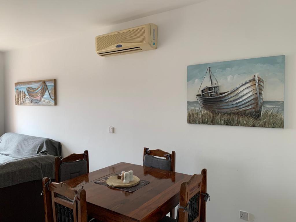 Comfortable 2 Bedroom Apartment In Popular Limnaria Gardens Пафос Екстер'єр фото