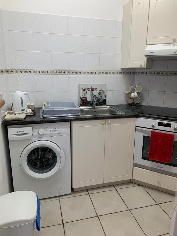 Comfortable 2 Bedroom Apartment In Popular Limnaria Gardens Пафос Екстер'єр фото